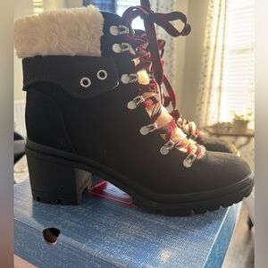 Women’s Pop Black Boots 9.5